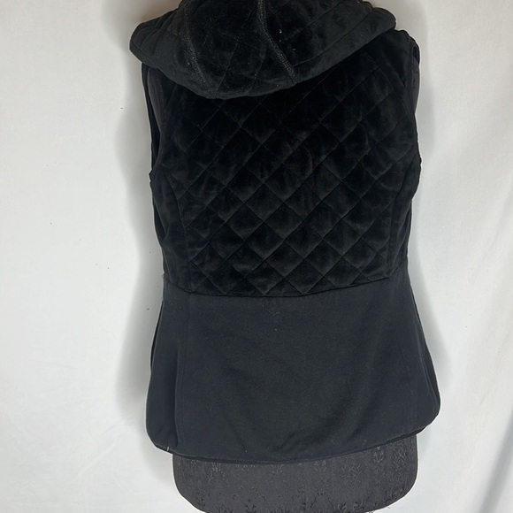 The North Face Reversible Caroluna Vest - Picture 11 of 13